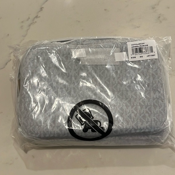 Michael Kors Women's Jet Set Large East/West Crossbody - Picture 2 of 5